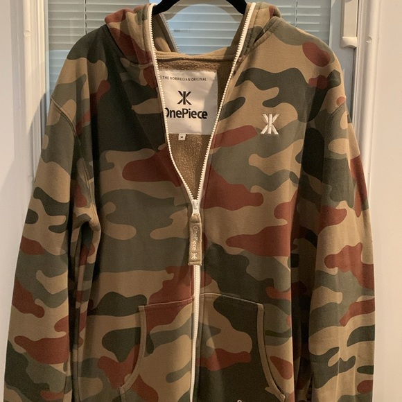 OnePiece Jumpsuit- camo - medium - full/single zipper - Picture 4 of 8